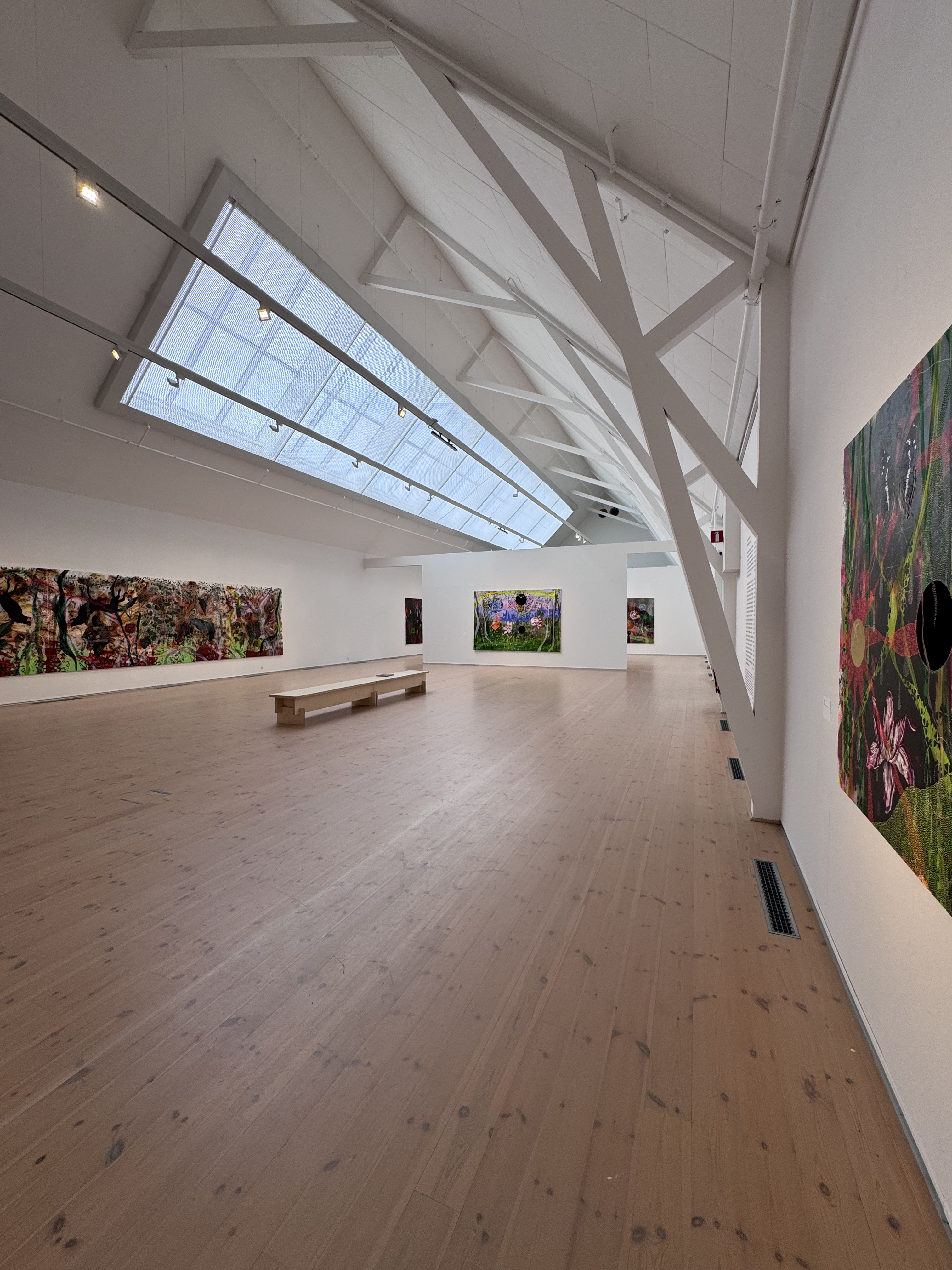 James Aldridge  Tentoonstelling 'Dark Round the Edges' in Vandalorum Museum, Zweden
